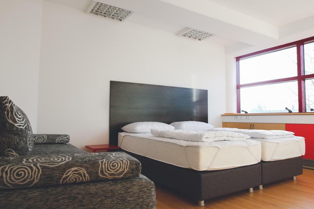 Hostel OmnibusČakovec エクステリア 写真